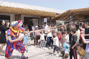 乌度卡：次节末让申京上场是我错了 他当时身背3犯且毫无侵略性